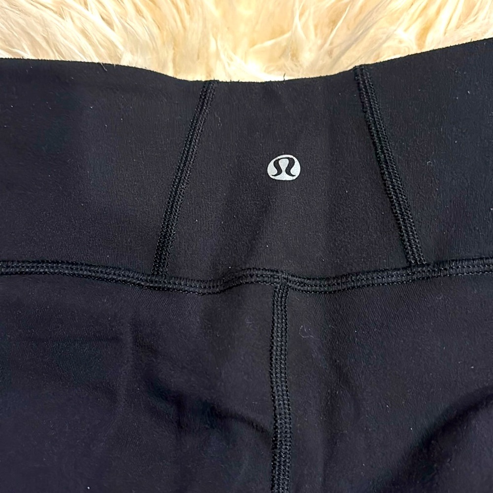 Lululemon cropped yoga pants